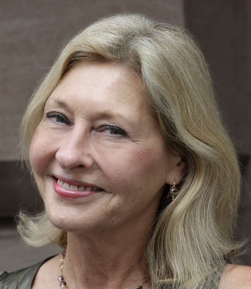 Laurie Eustis Headshot
